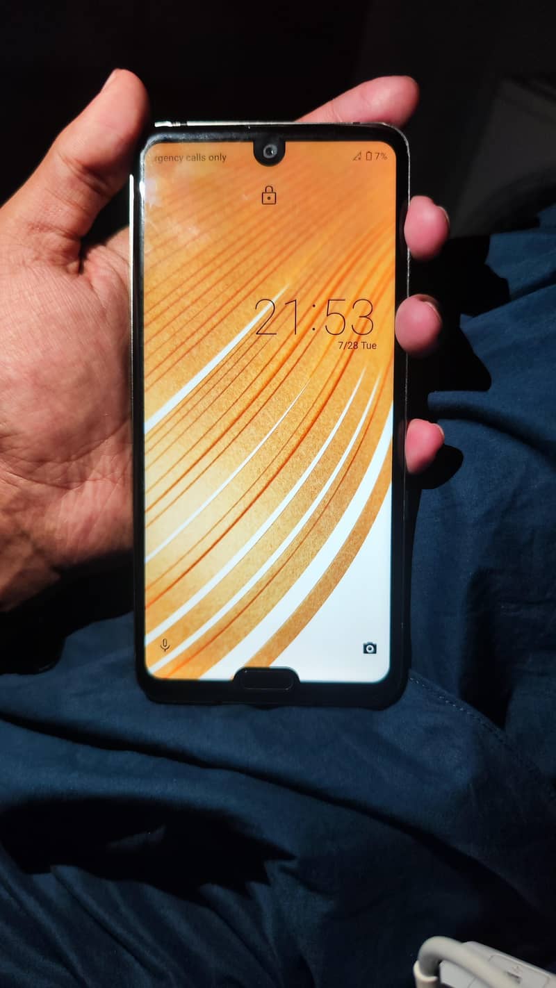 Sharp Aquos R3 3