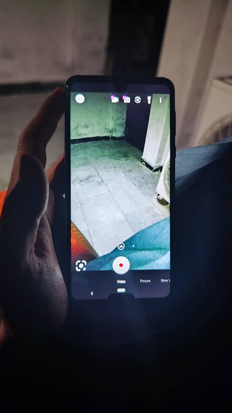 Sharp Aquos R3 6