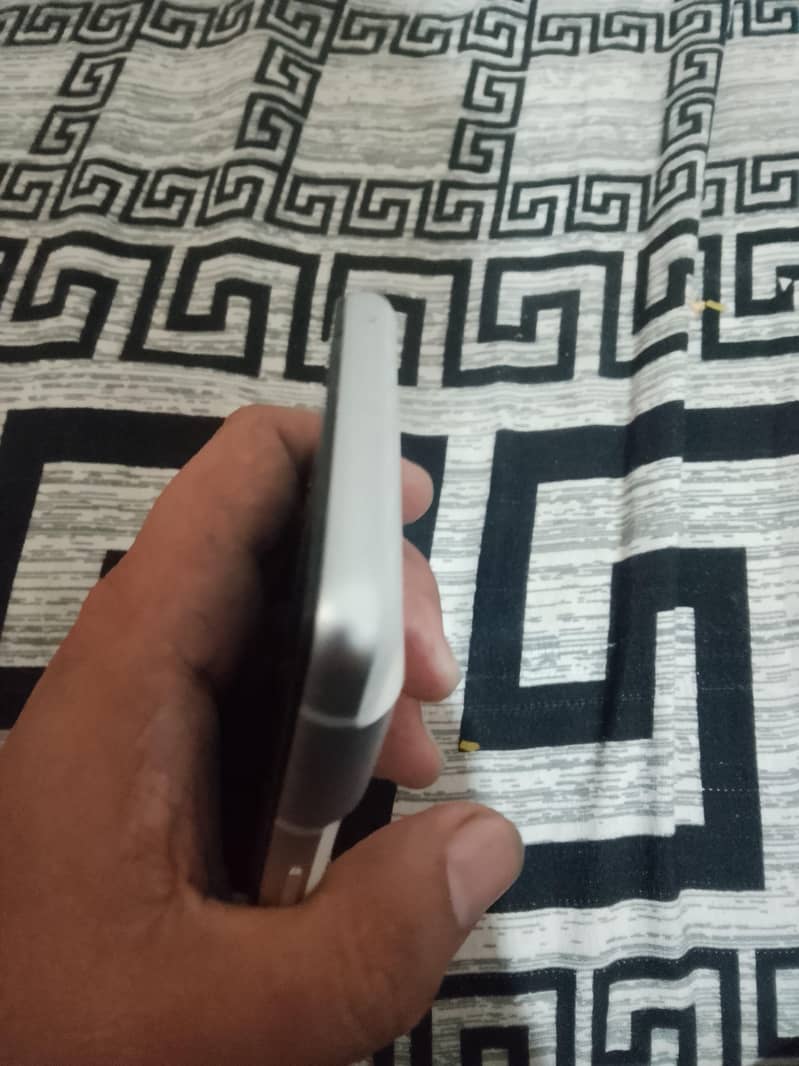 Google Pixel 7 4