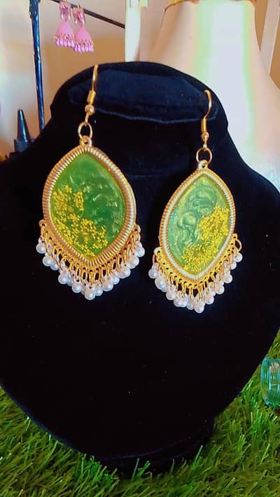 resin jewelry