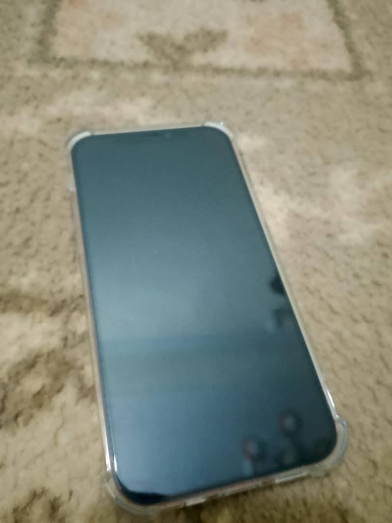 Apple iPhone 12 4