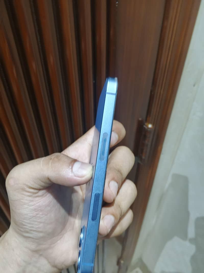 Apple iPhone 13 2