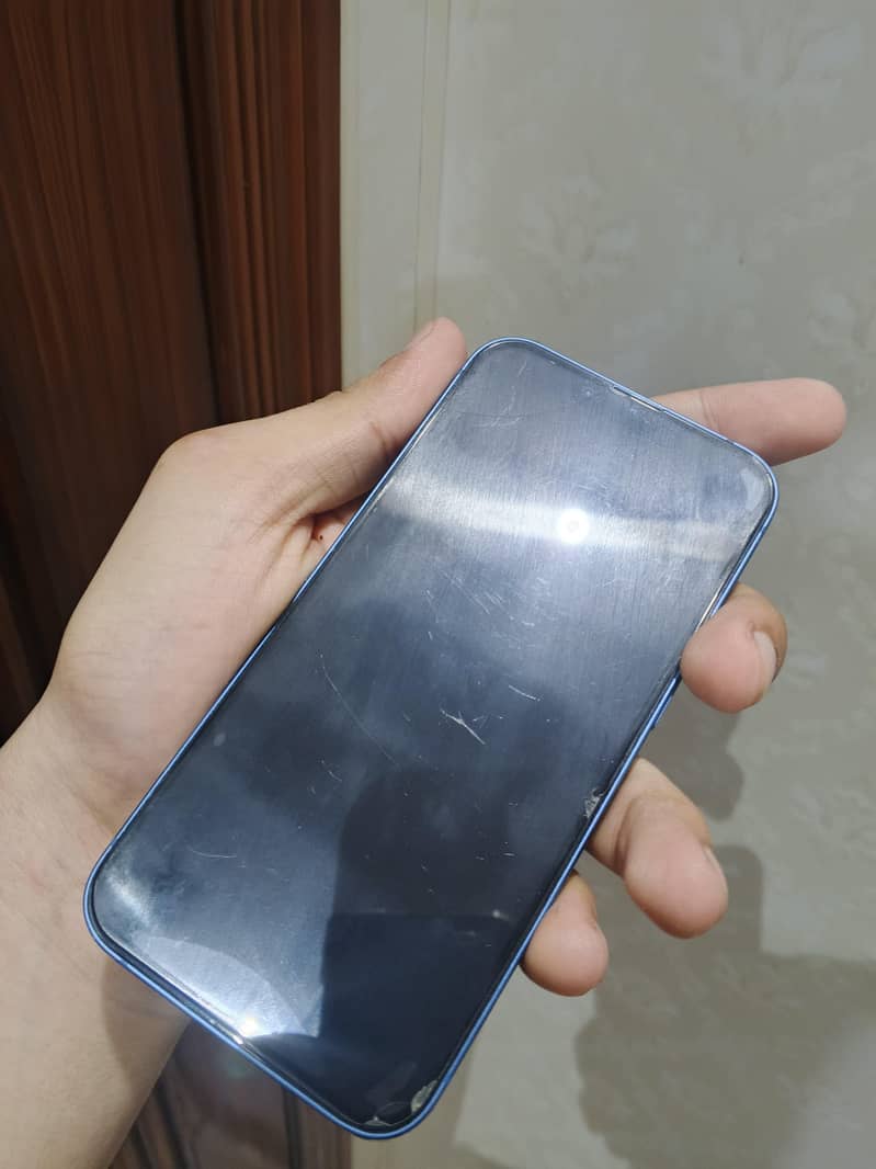 Apple iPhone 13 4