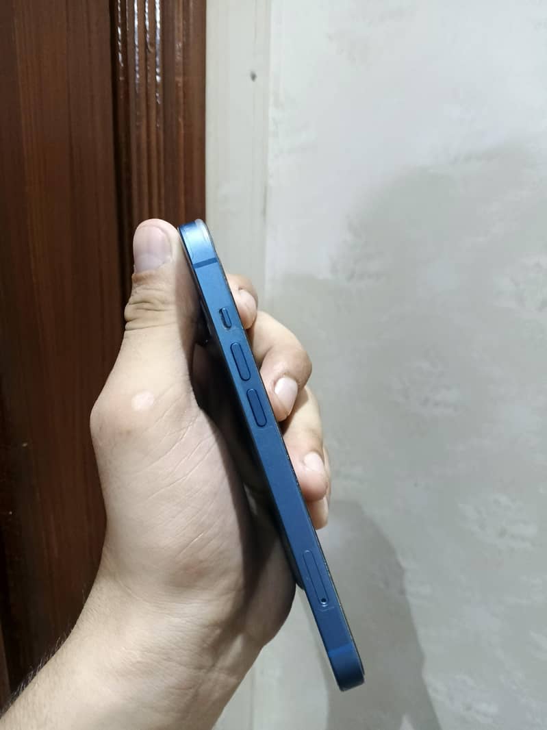 Apple iPhone 13 5