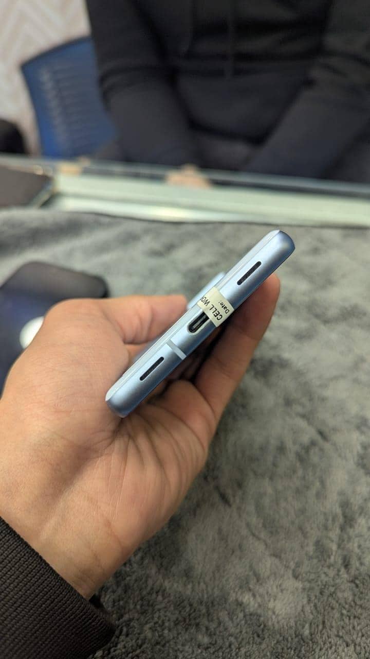 Google Pixel 7a 5