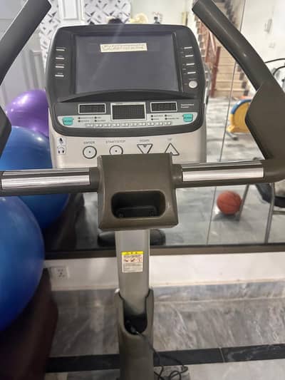300 kgs capacity heavy duty USA treadmill almost new  and vibrator