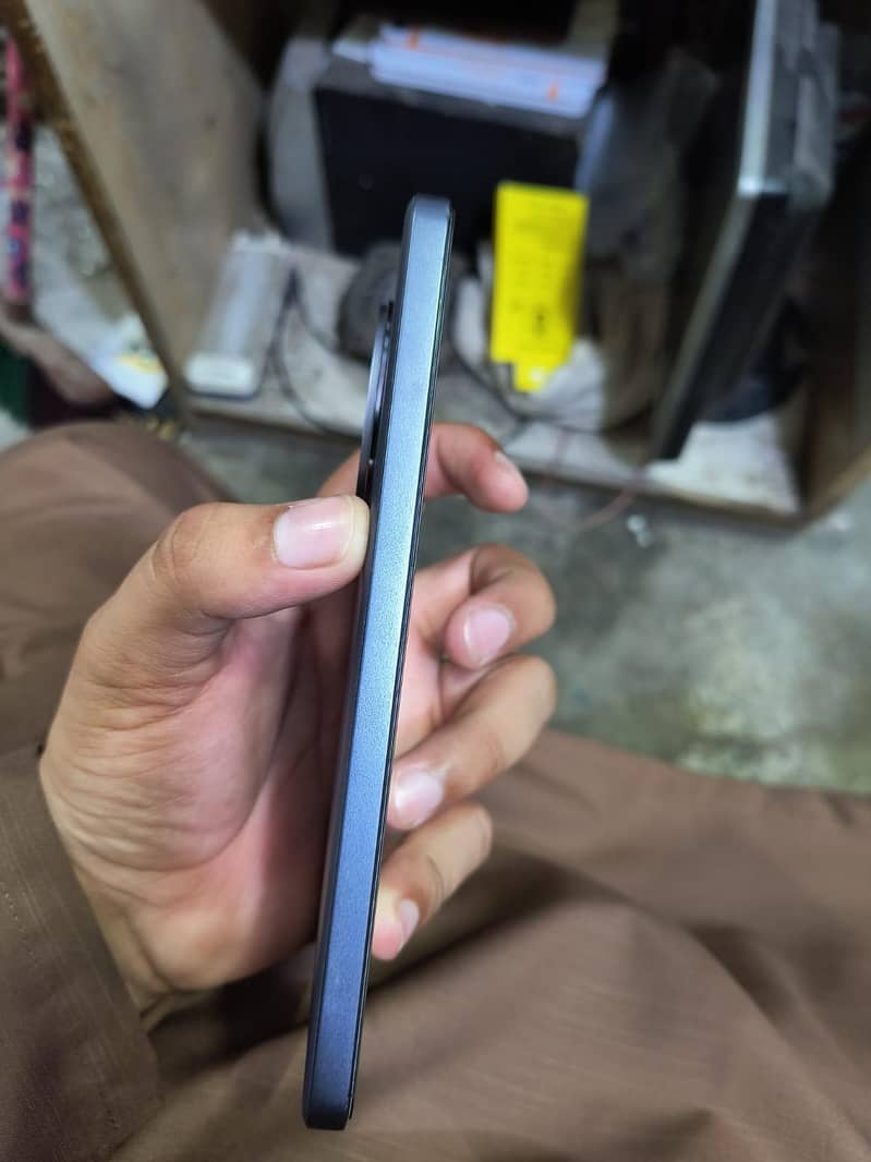 Realme 13 Plus 4
