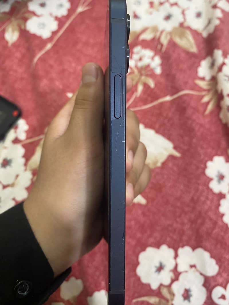 Apple iPhone 12 3