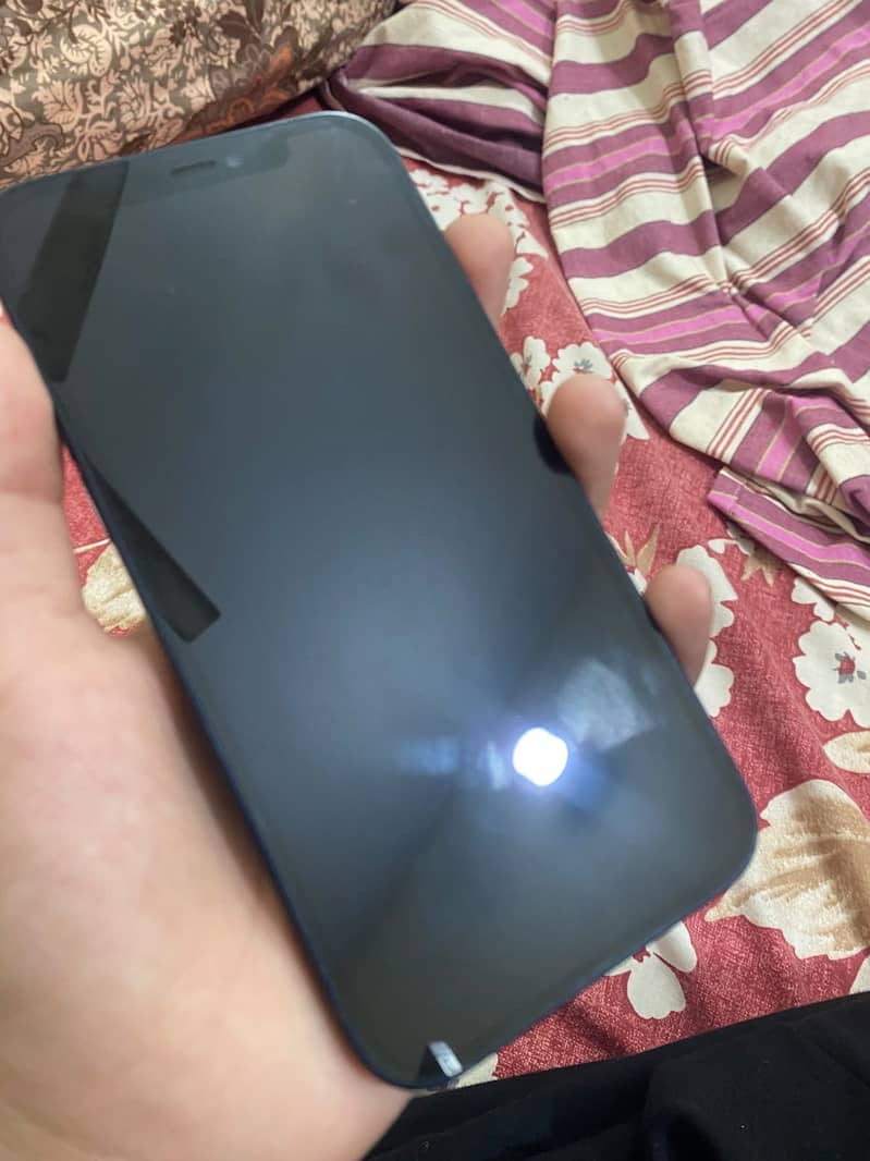 Apple iPhone 12 4
