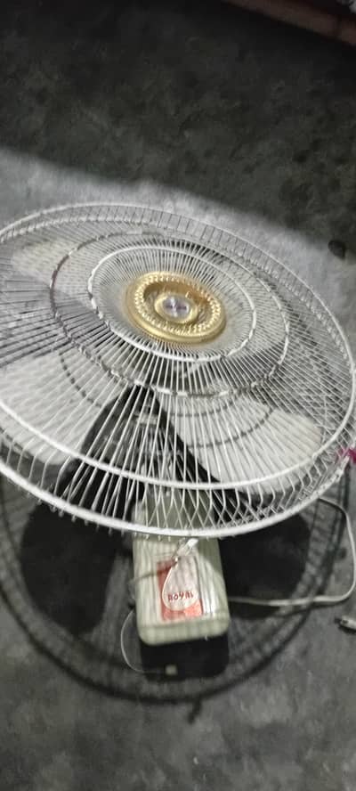 Royal full size (bracket fan)