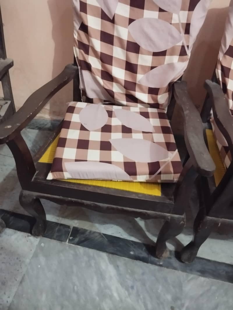 4 Solid Wooden Chairs 0