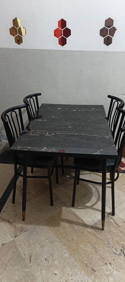 smart dining table with 4 chairs