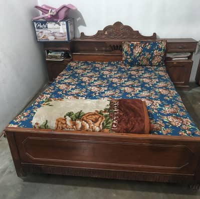 2 person unique and antiq bed for sale.