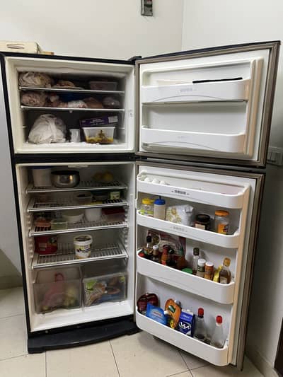 Dawlence Fridge 2 doors (works perfectly)