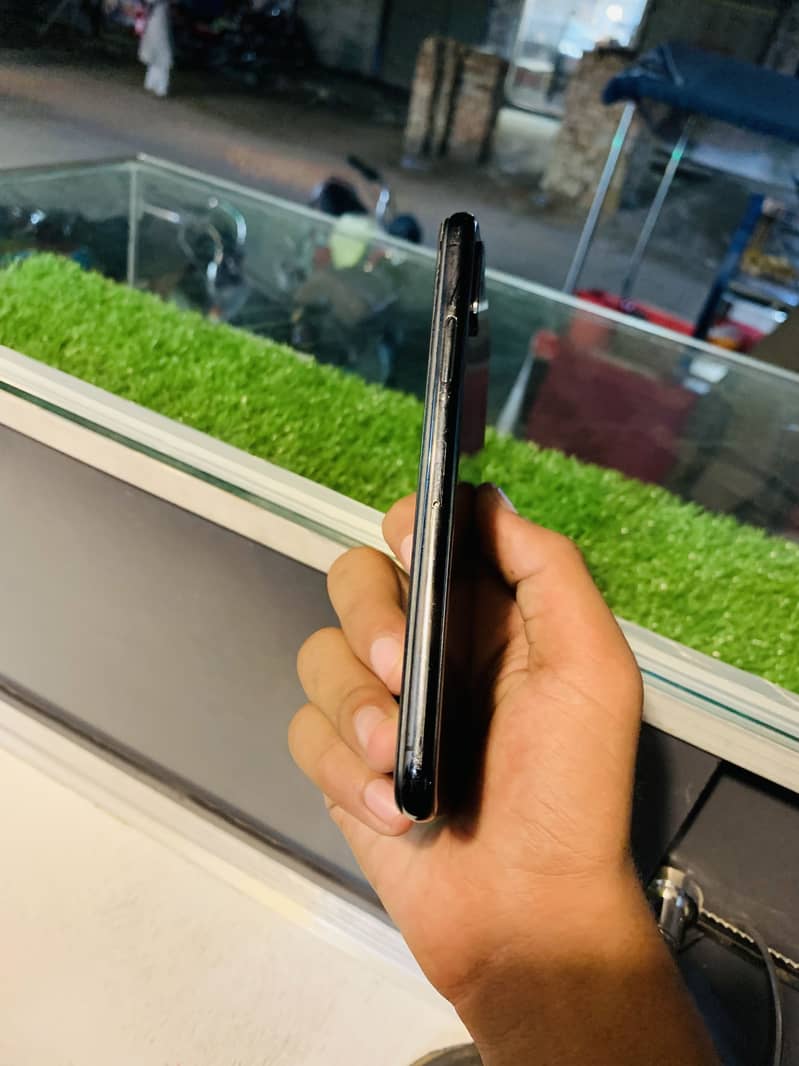 Apple iPhone XS 1