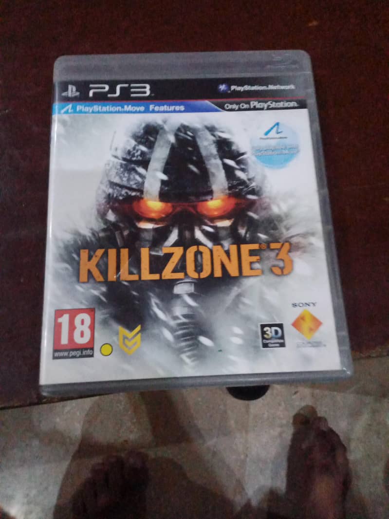 playstation 3 with 4 controllers 3