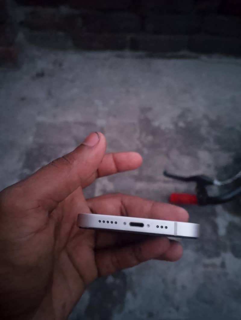 Apple iPhone 13 1