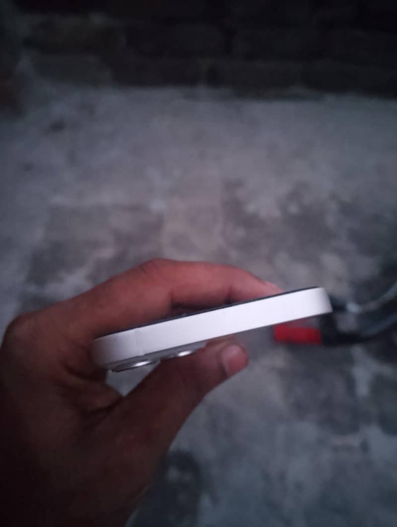 Apple iPhone 13 2