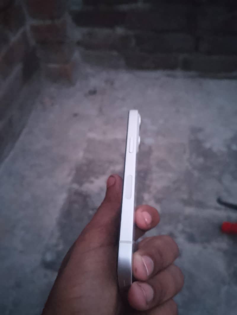Apple iPhone 13 6