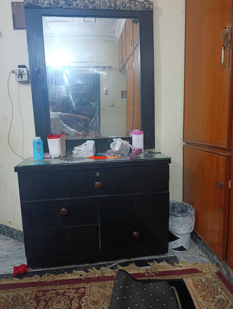 Dressing table 0