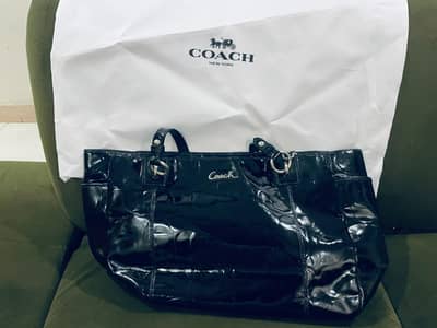 COACH F17729 BLACK PATENT LEATHER BAG -ORIGINAL - LIKE NEW-URGENT SALE