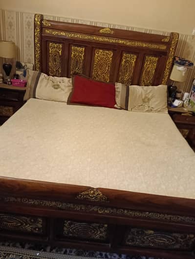 chinyuti King size bed set