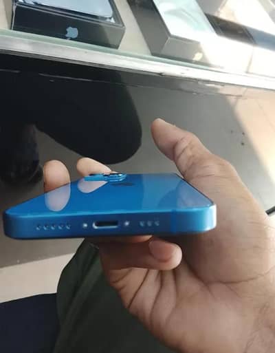Apple iPhone 13