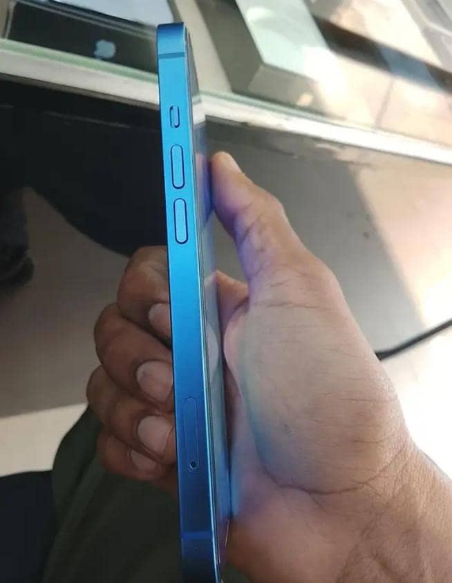 Apple iPhone 13 1