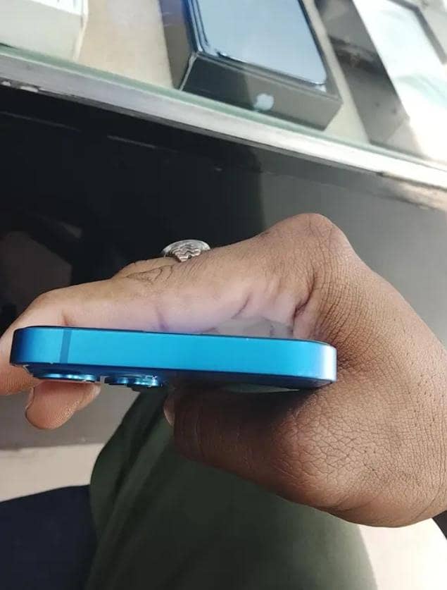Apple iPhone 13 2