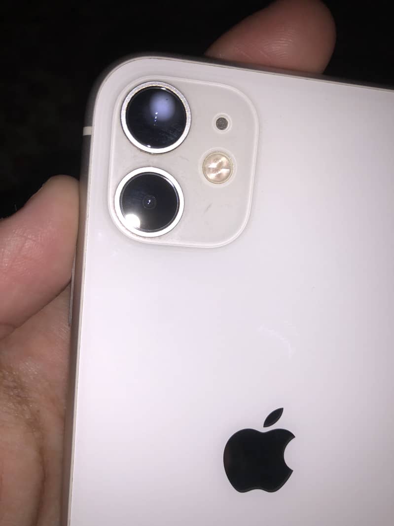 iPhone 11 4