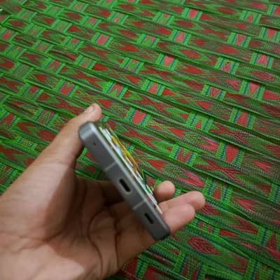 Sharp Aquos R7