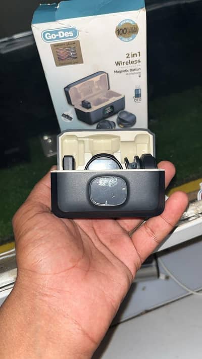 Original Go-Des Dual Wireless Microphone with Charging Case