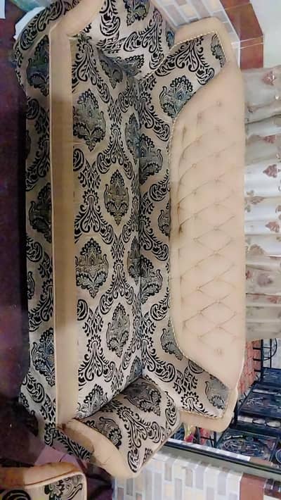 We Sell 5 seater Sofa Set