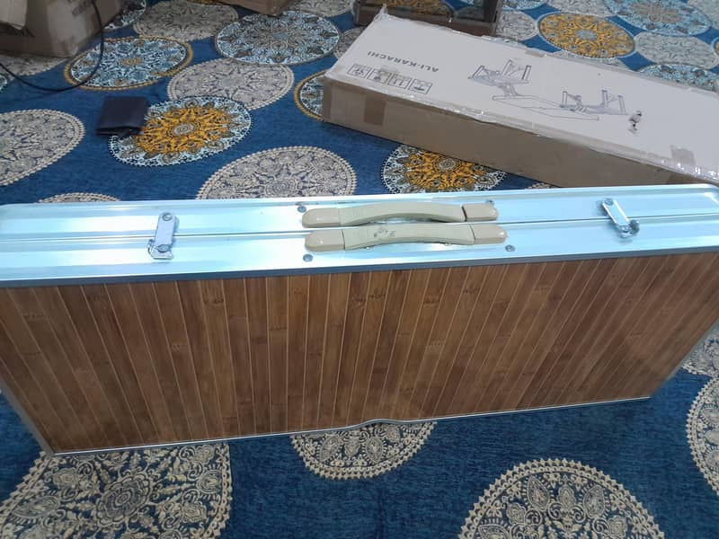 Kids foldable study table condition 10/10 2