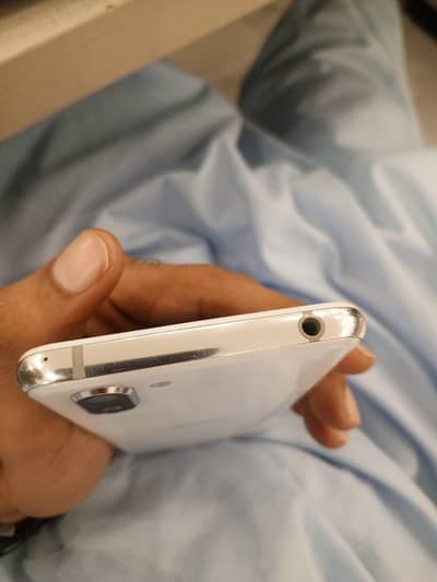 Sharp Aquos R2