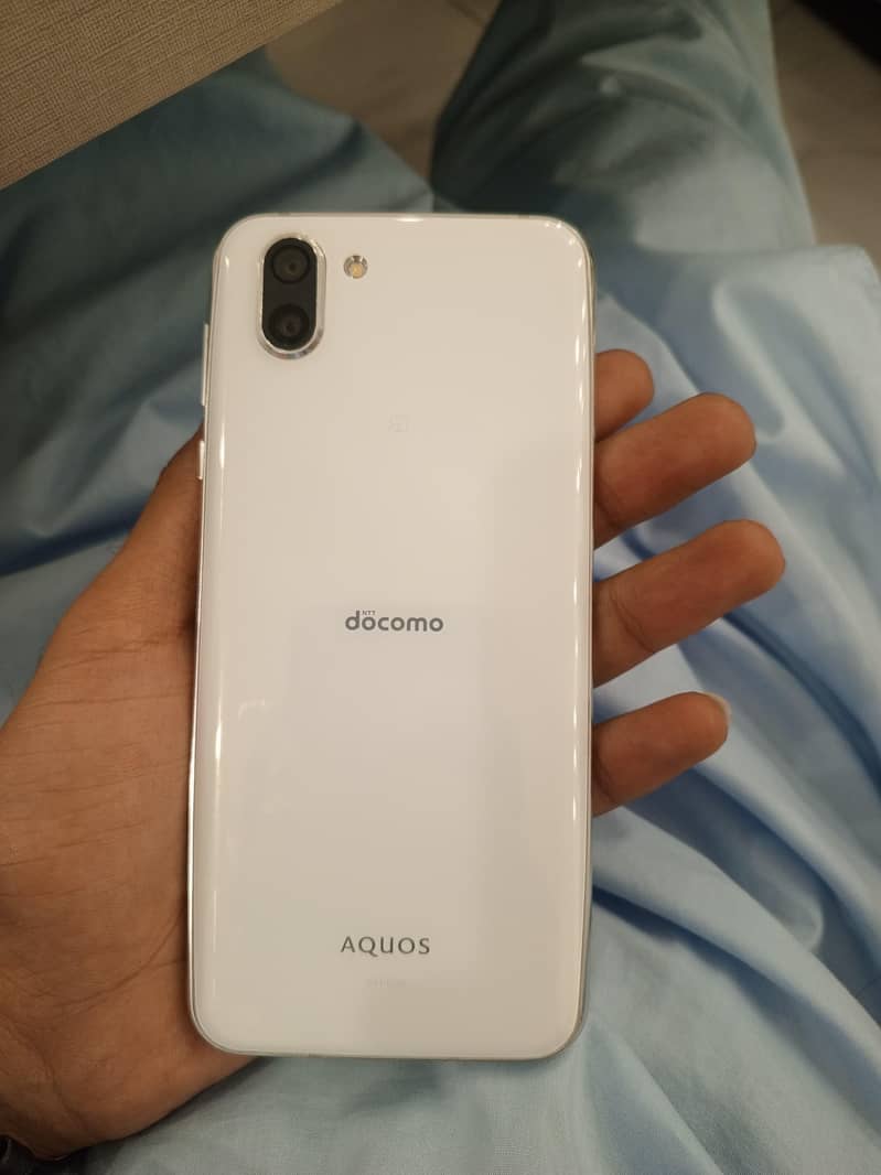 Sharp Aquos R2 3
