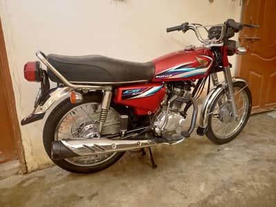 Neat and clean hassle free bike old but gold Alhamdulillah. .