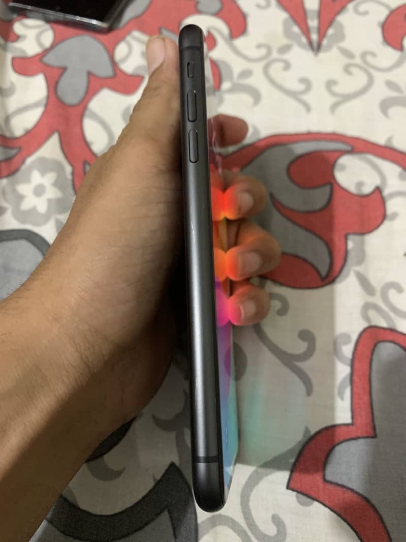 Apple iPhone 11 4