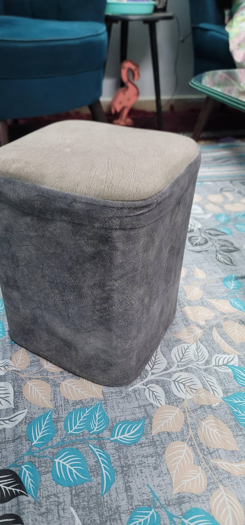 Compact Table with stools used 3