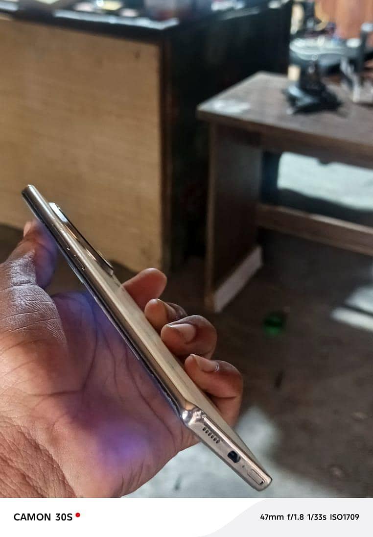 Tecno CAMON 30S 11