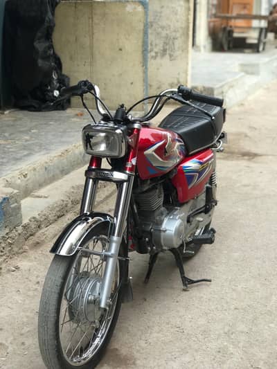 Honda cg 125 model 2022 red color need and clean condition