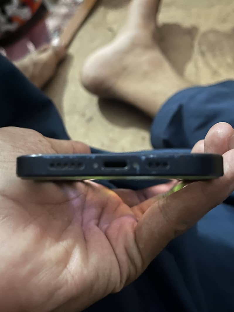 Apple iPhone 12 4