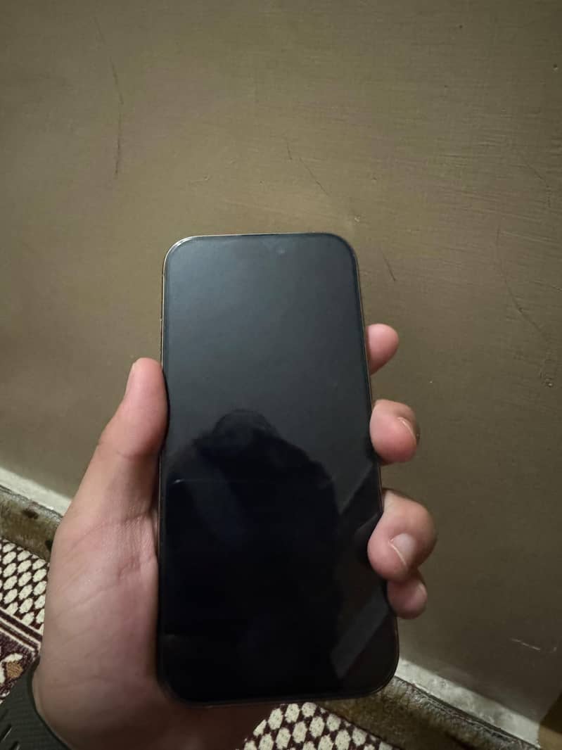 Apple iPhone 16 Pro 4