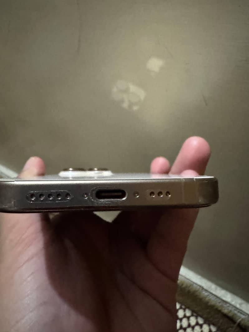 Apple iPhone 16 Pro 5