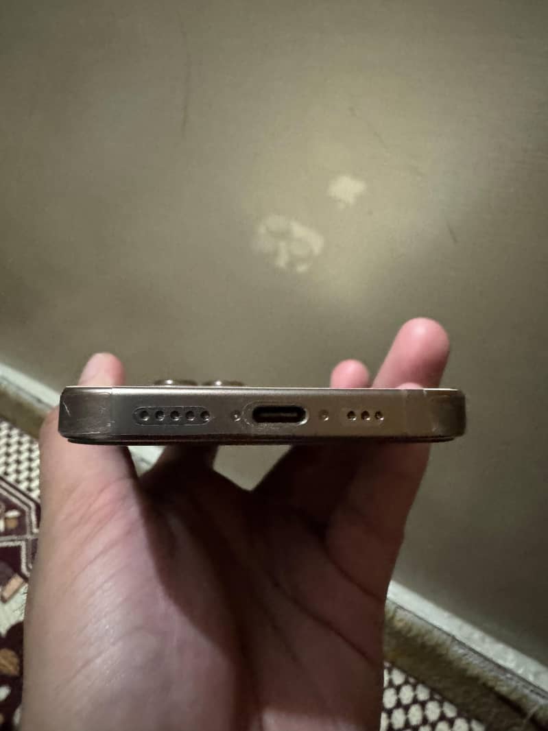 Apple iPhone 16 Pro 7