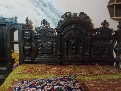 bohat hi wazni bed Hai heavy e nice