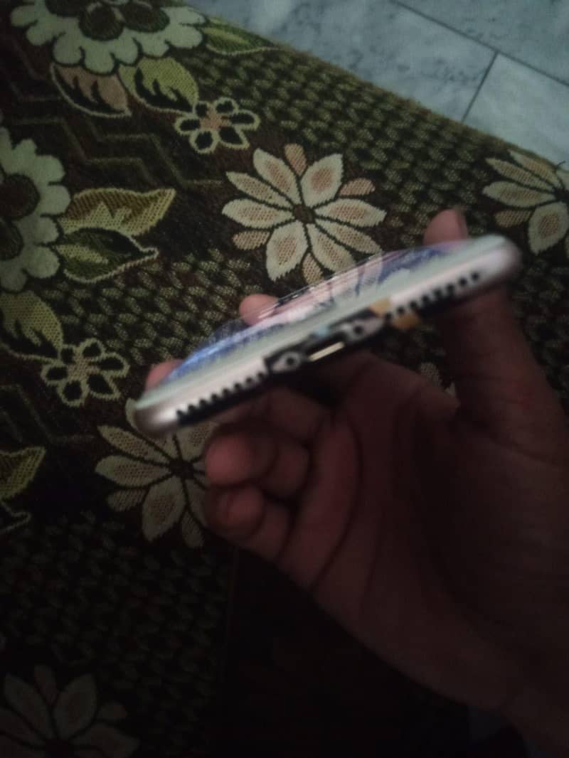 Apple iPhone 8 Plus 3