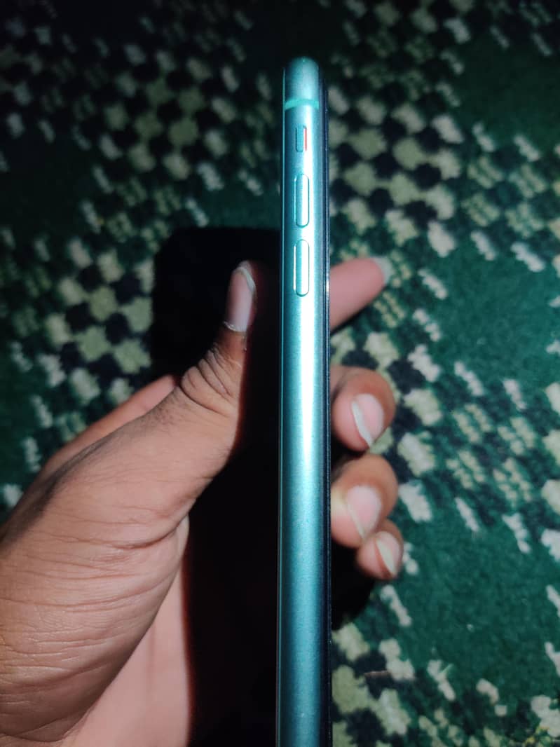 Apple iPhone 11 0