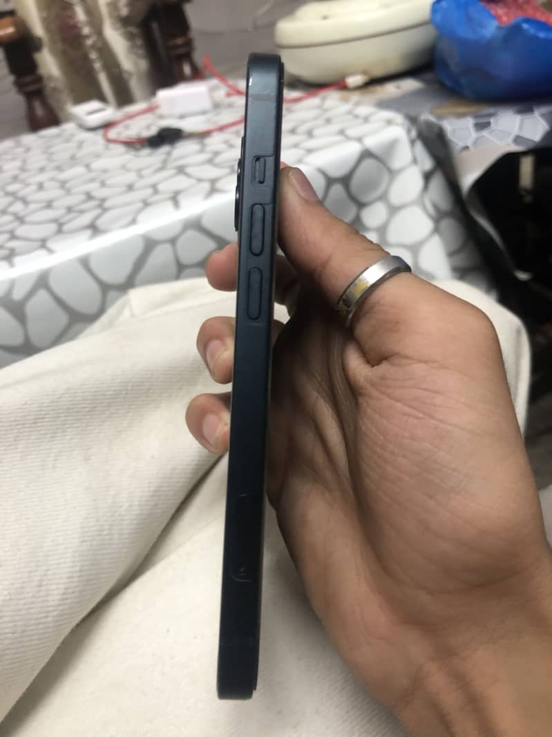 Apple iPhone 13 2