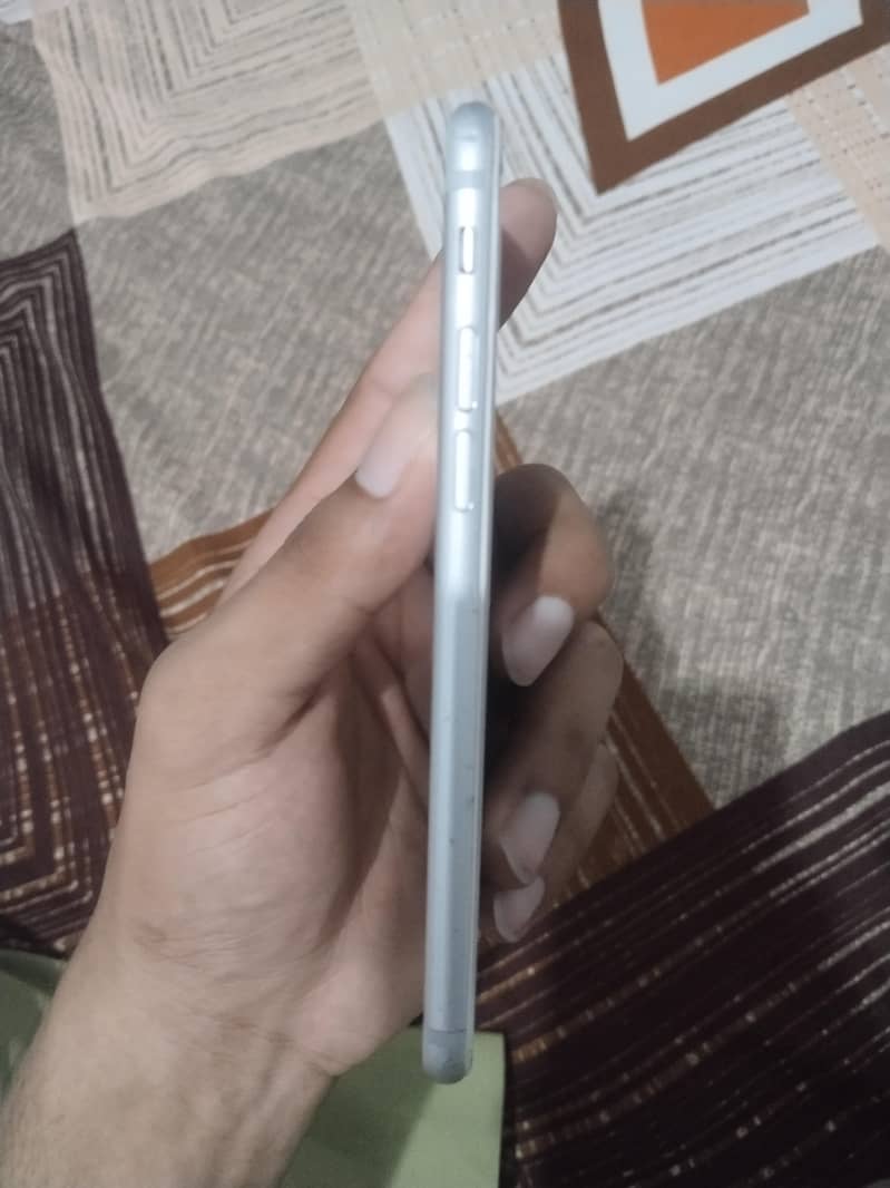 Apple iPhone 7 1